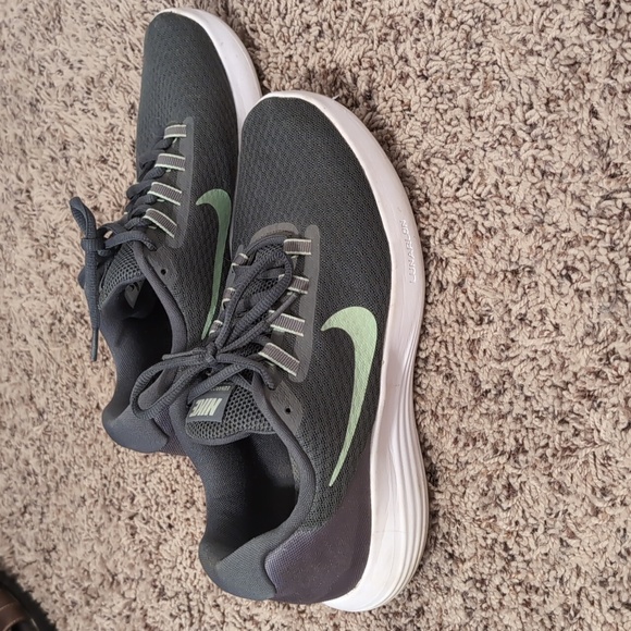 Women's Nike shoes - Picture 4 of 4